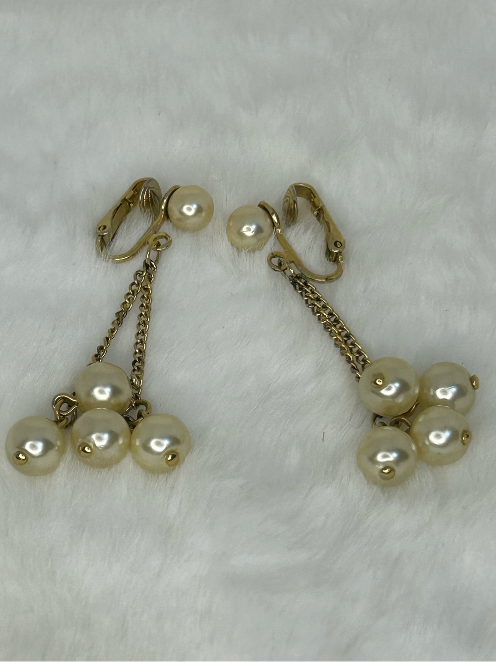 VINTAGE SARAH COVENTRY CLIP ON FAUX PEARL EARRINGS